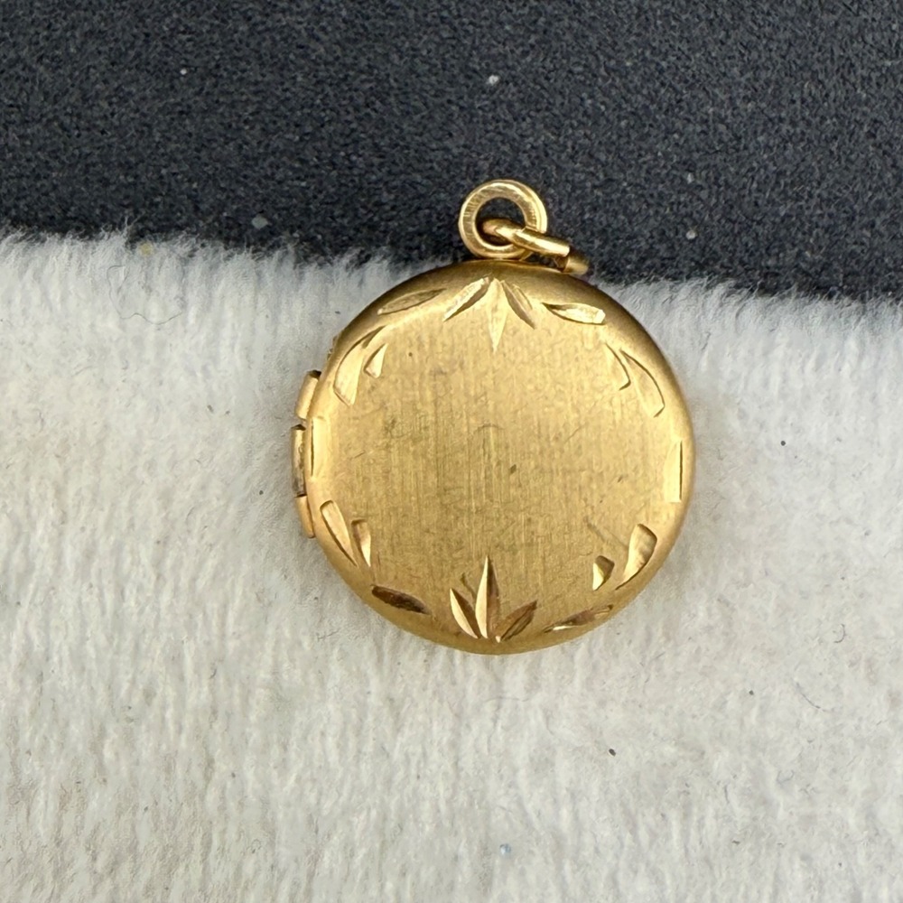 Vintage Gold Filled Locket Round Signed‎ Carl Art